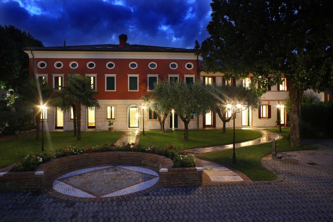 Villa Tiziano Residence Rosà Buitenkant foto