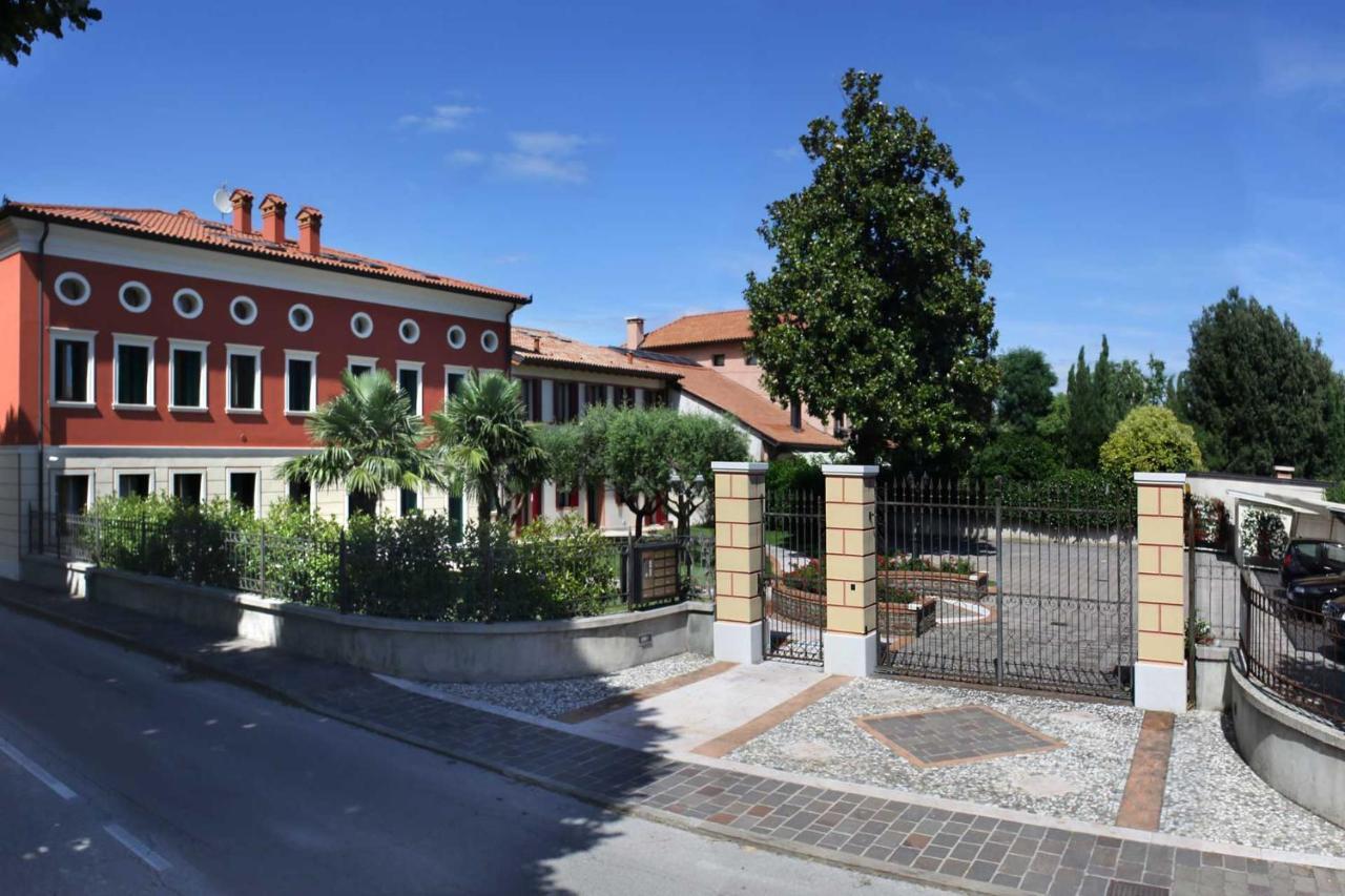 Villa Tiziano Residence Rosà Buitenkant foto